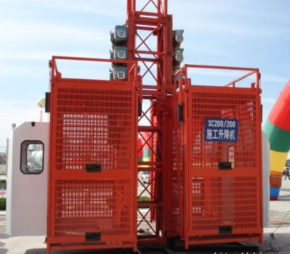 施工升降机